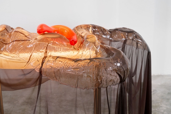 Ausstellungsansicht Pakui Hardware, The Host, 2021 – 2025, Photo:
                                          Brian Kure, Courtesy carlier | gebauer, Berlin/Madrid