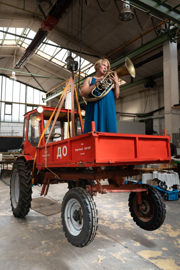 Jana Madzigon,
                                          Elisabeth