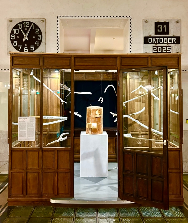 Installationsansicht 2025 POKING SYSTEMS – Celebrating Synfluence