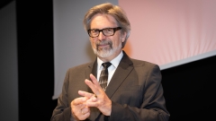 Bild von Gerald Bast im Rahmen der Ehrenringverleihung.