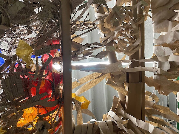 Großaufnahme eines bunten nach Pflanzen aussehenden
                                          Stilllebens