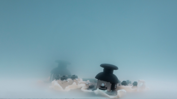 Unterwasser Aufnahme, Objekt schwimmt im Wasser