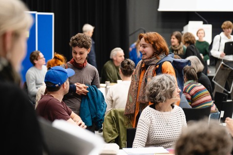 Eine Gruppe Menschen bei einem Workshop