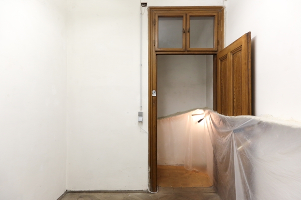 installation view, Ian Waelder, accompaniment, 2025, paper mache, new
                                          and used piano keys, plastic film, air-dry porcelain, prints on paper, tape, switched-on light bulbs, site specific dimension,
                                          Images courtesy of the artists and Laurenz, Vienna. Photos by Aaron Amar Bhamra.