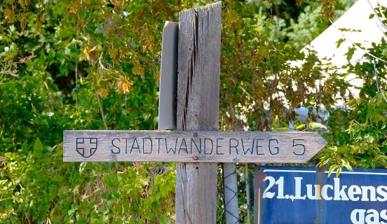 Wegweiser für den Stadtwanderweg 5